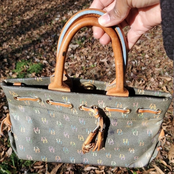 Dooney & Bourke Handbags - Dooney & Bourke Purse